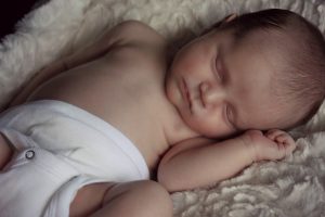 תינוק חדש בבית: כל מה שצריך לדעת על הימים הראשונים של התינוק בעולם